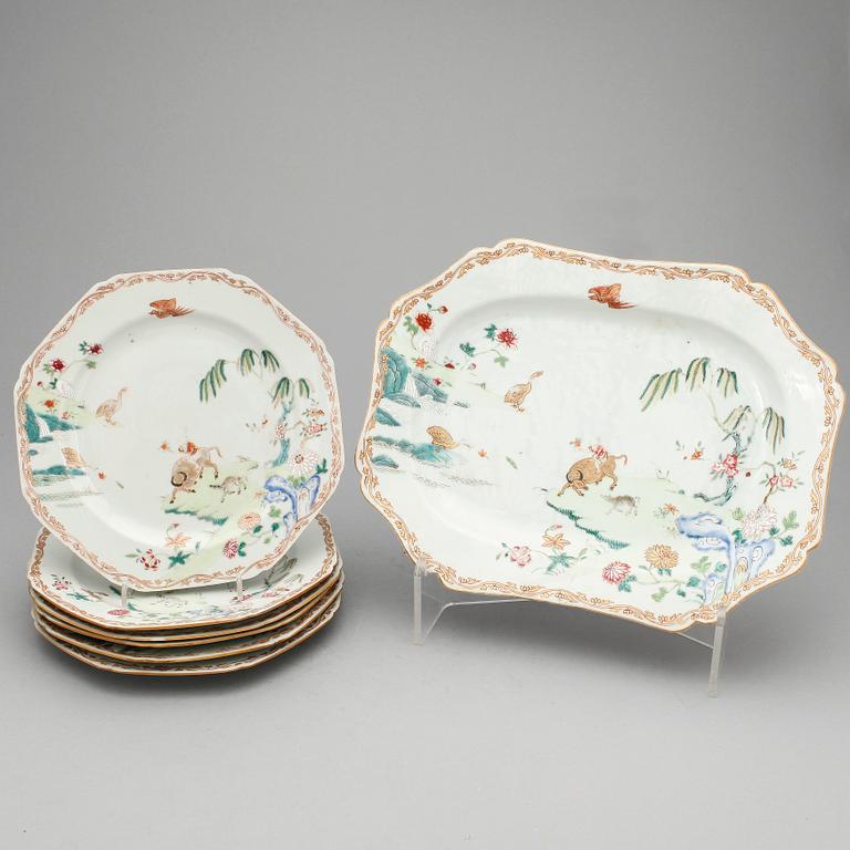 TALLRIKAR, 6st samt STEKFAT, kompaniporslin. Qing dynastin, Qianlong (1736-95).