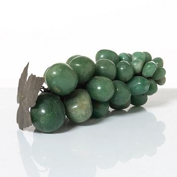 Bordsdekorationer i form av druvklasar, 2 st, 1900-talets mitt.