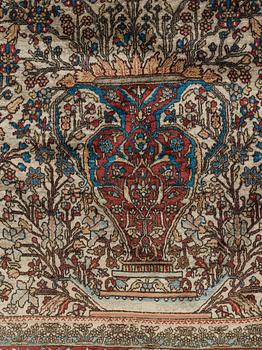MATTA, antik silke Keshan, möjligen Motachem, ca 208-213,5 x 129,5-132 cm.