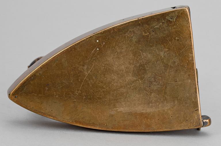 STRYKJÄRN, mässing, dat 1744.