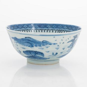 A large blue and white porcelain dish and a bowl. China, late Qing dynasty.
