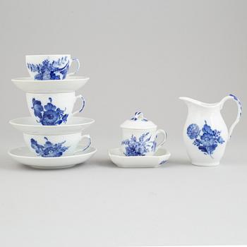 A 103 piece porcelain service, 'Blå blomst', Royal Copenhagen, Denmark.