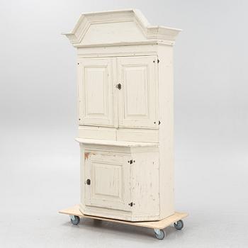 A cabinet, 18th/19th Century.