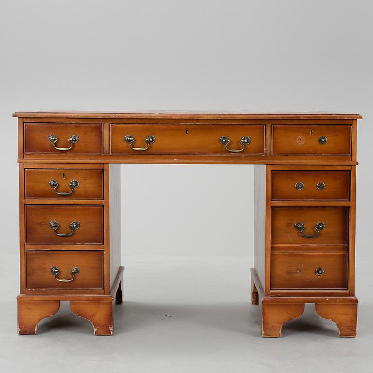 SKRIVBORD, engelsk stil, 1900-tal.