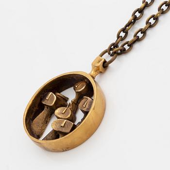 A Jorma Laine (likely) pendant with chain in bronze.