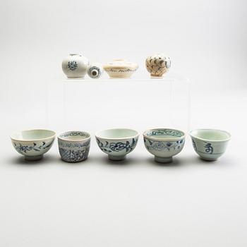 A group of blue and white South East Asian ceramics, 18/19th Century. Miniatures (9 pieces).