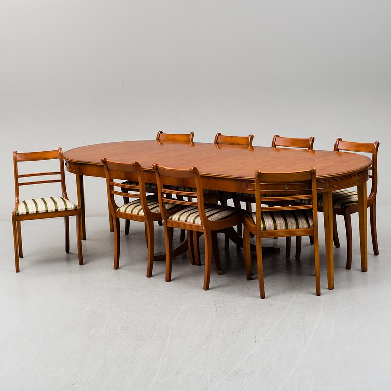A yew dining table and 8 chairs, second half of the 20th century.