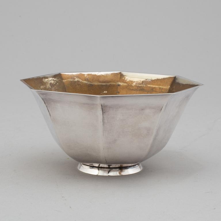 A Swedish mid 20th century parcel-gilt silver bowl, mark of CGH, Stockholm 1954.