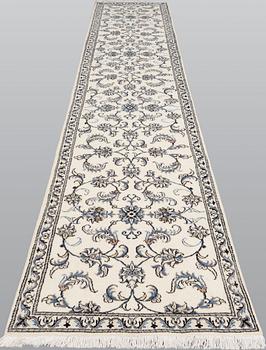 Gallerimatta, Nain part silk, ca 394 x 75 cm.