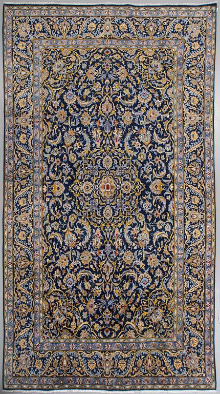 A KESHAN RUG, 412 x 228 cm.