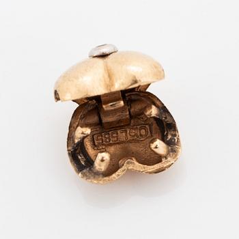 An Ole Lynggaard bracelet with a detachable clasp in 14K white gold and gold.