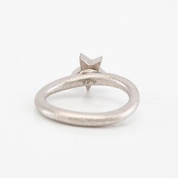 Ole Lynggaard, Ring "Love" 18K white gold, design Charlotte Lynggaard.