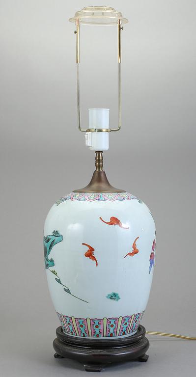 BORDSLAMPA, porslin, Kina, 1900-tal.