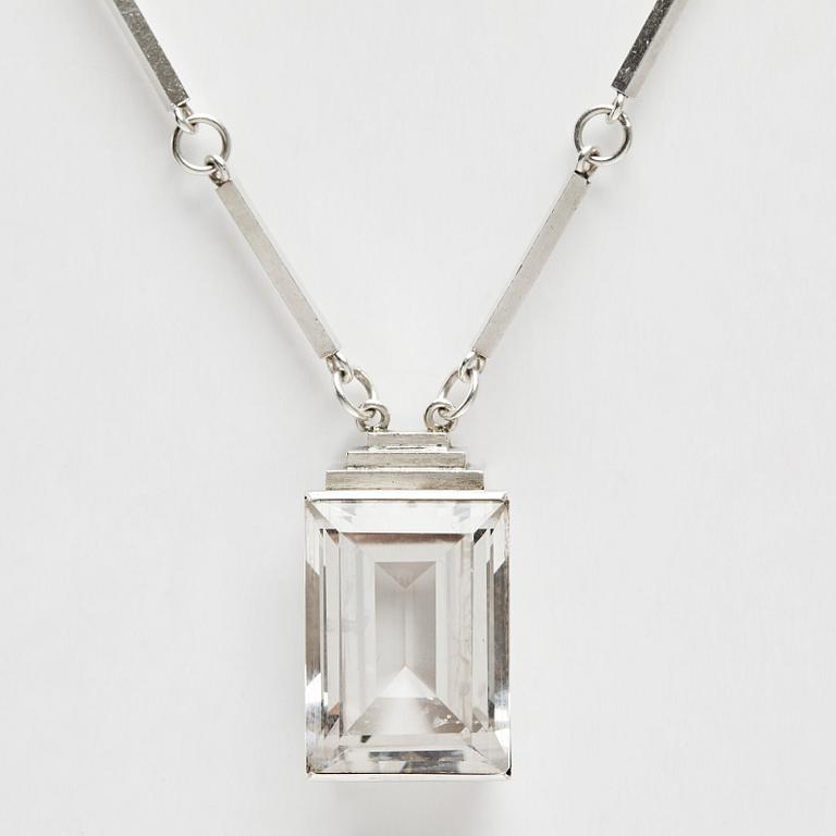 Wiwen Nilsson, hängsmycke med facettslipad bergkristall, Lund 1944, sterling.