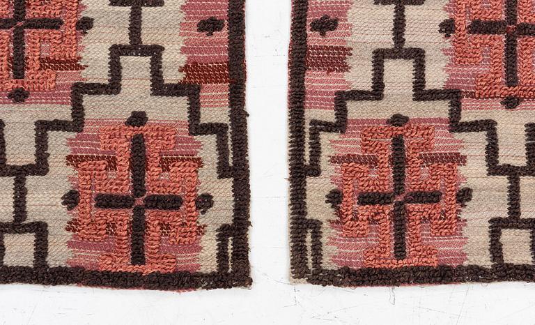 Elsa Gullberg, Attributed, a pair of draperies/curtains, flat weave with knotted relief decoration, c.263 x 67 cm.