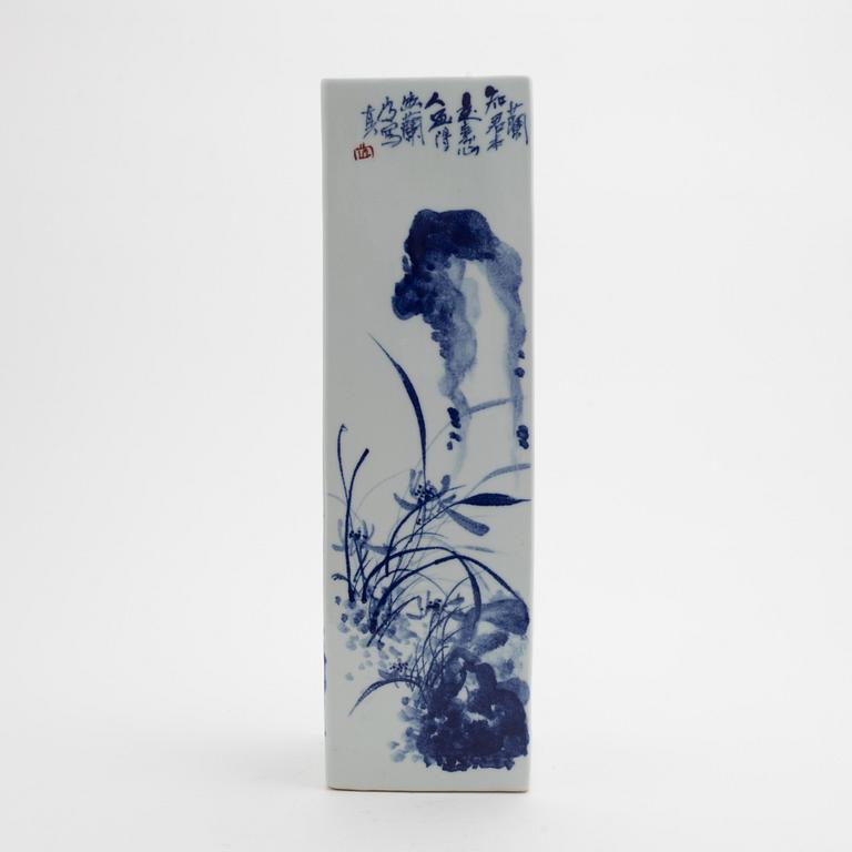 A Japanese blue and white porcelain vase, 20th Century.