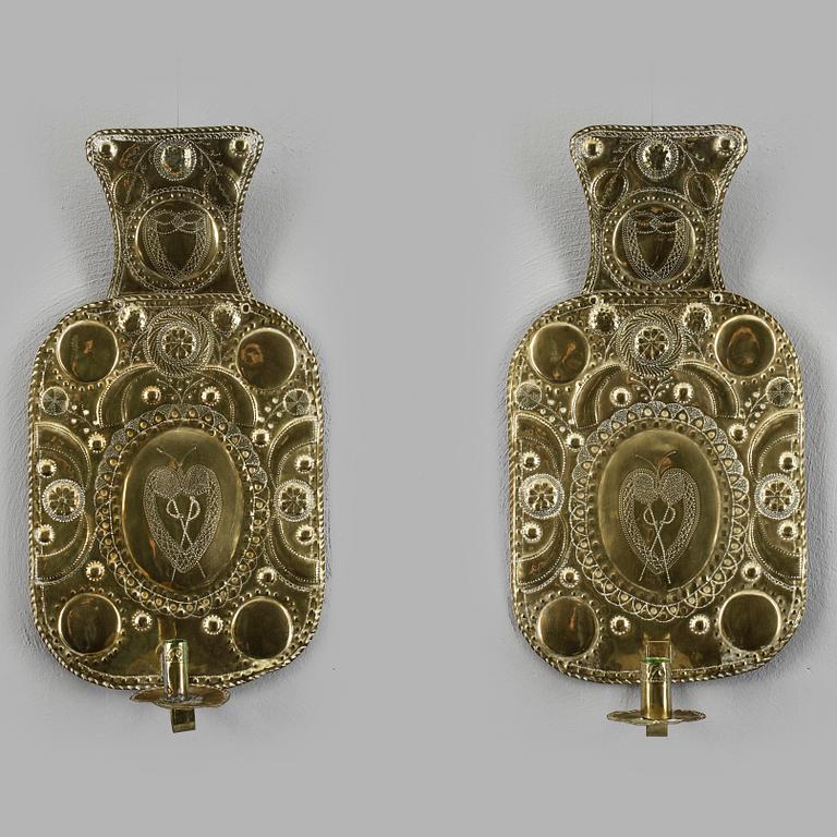 LJUSPLÅTAR, ett par, mässing, barockstil, omkring 1900.