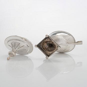 Sockerskål och sockersked, silver, Gustaviansk stil, GAB, Stockholm 1918 och Erik Linderoth, Motala 1915.