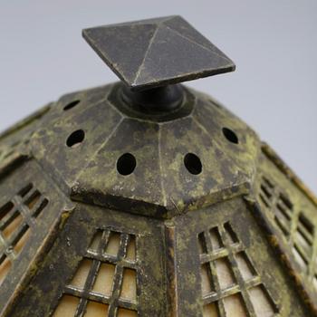 BORDSLAMPA, patinerad brons, 1900-talets första hälft.