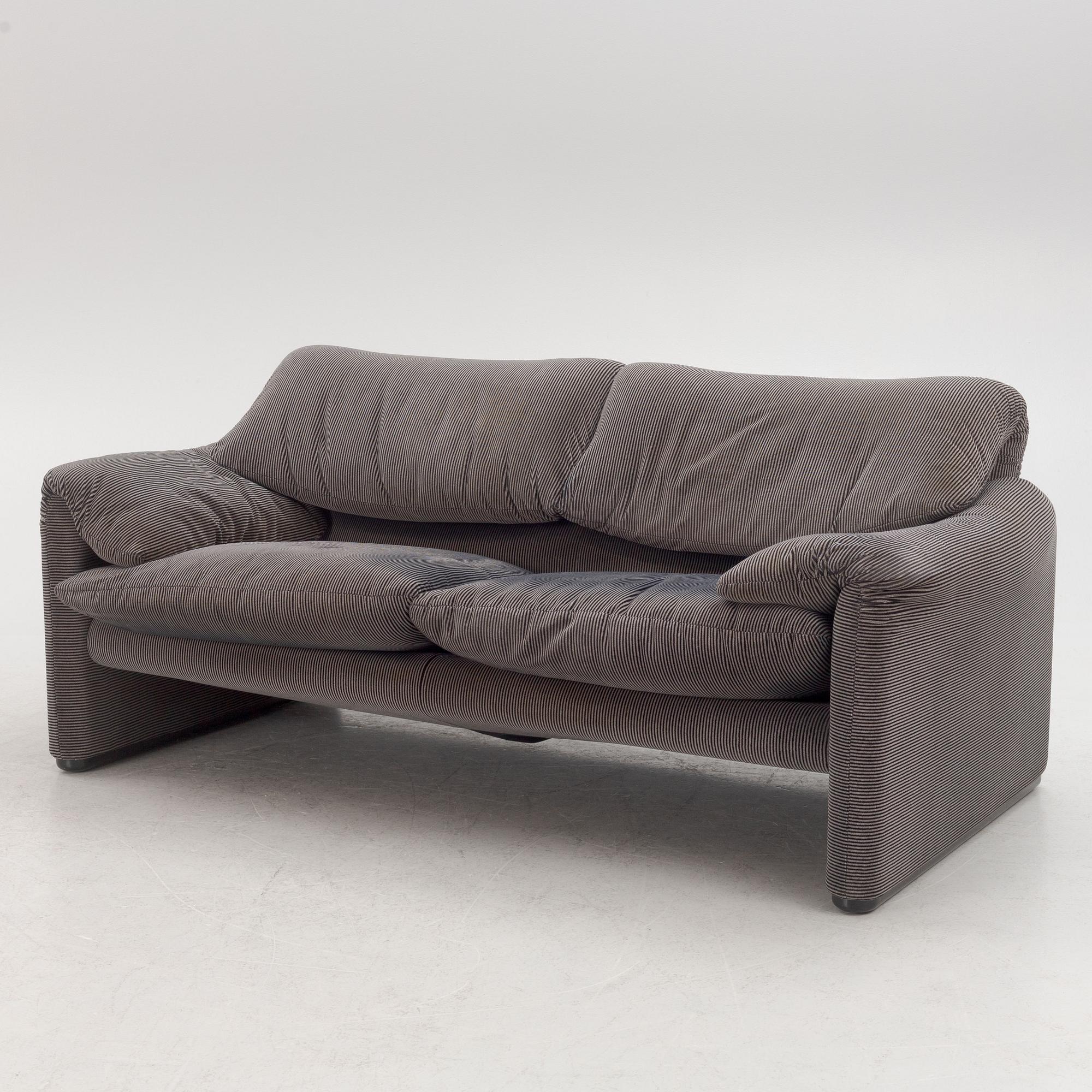Vico Magistretti, sofa, "Maralunga", Cassina.