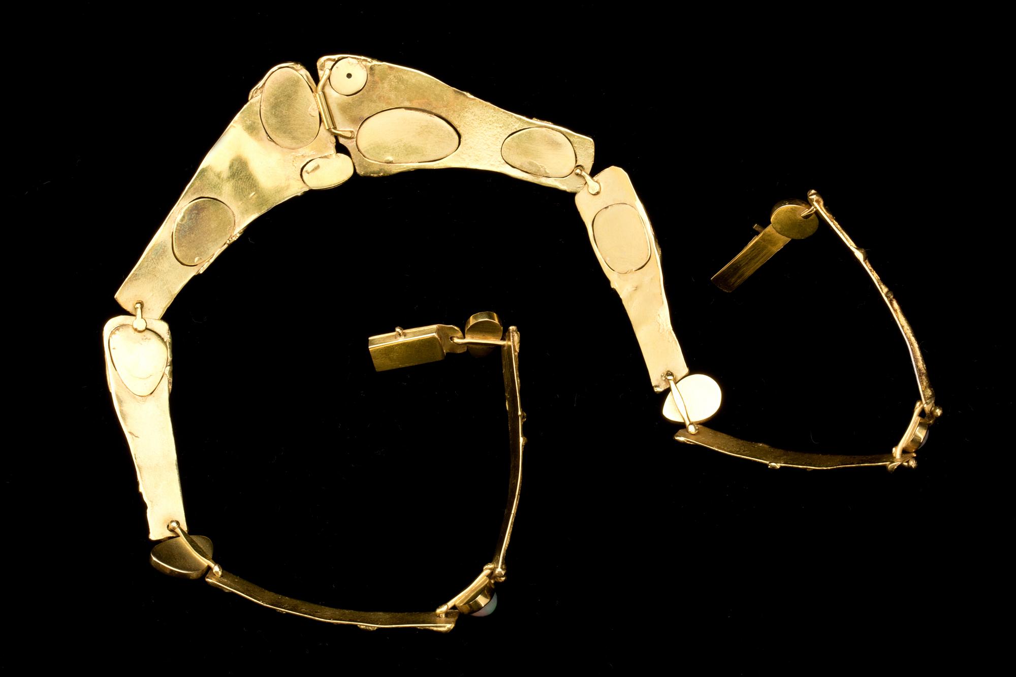 COLLIER, 18k guld med opaler. Brasilien 1982.