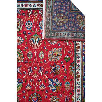 A carpet, Tabriz, ca 305 x 290 cm.
