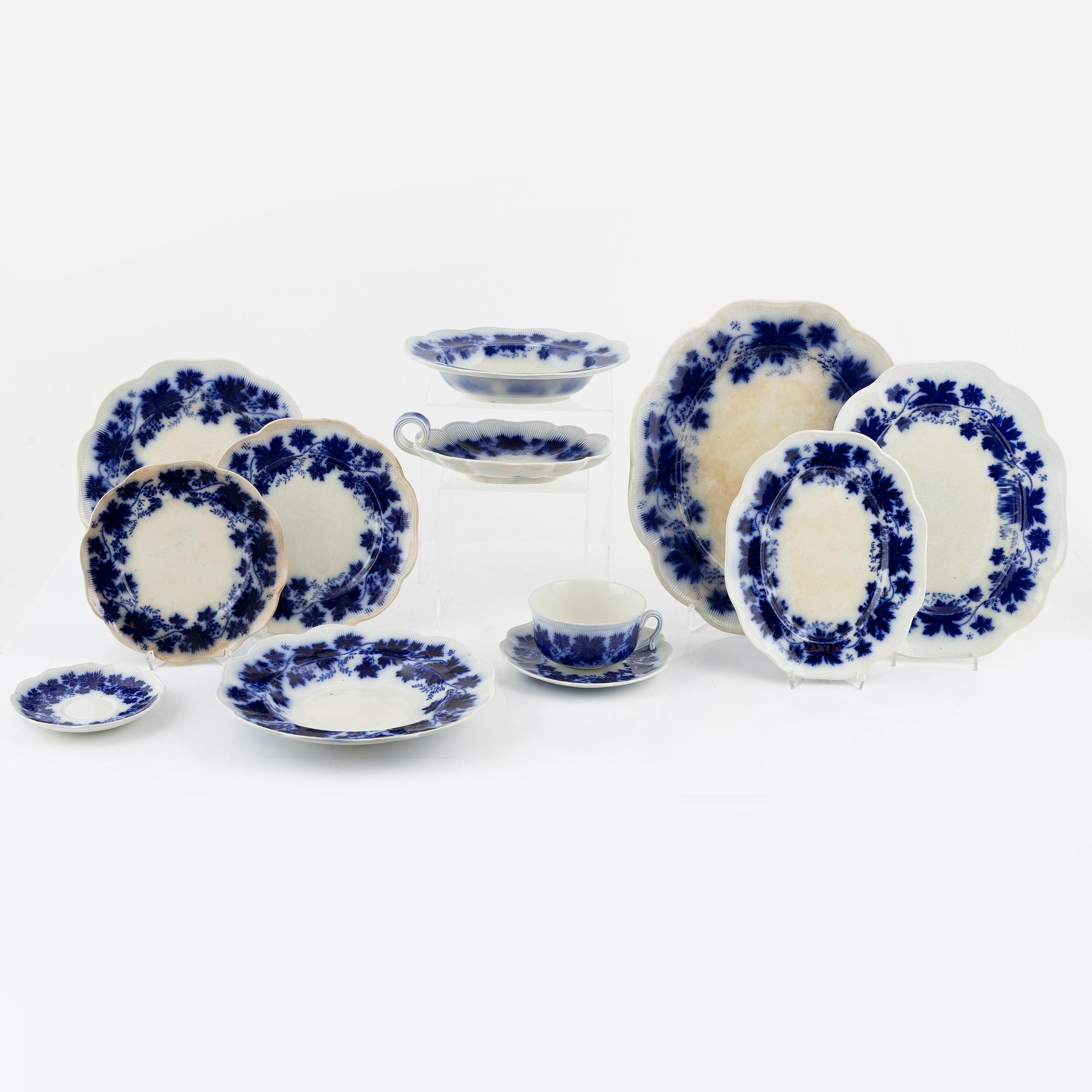 A 61 piece "Vinranka" dinner service by Arthur Percy from Gefle Sweden, first half of the 20th century.