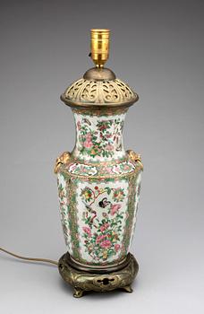 BORDSLAMPA, porslin och mässing, Kina, Kanton 1800-tal.