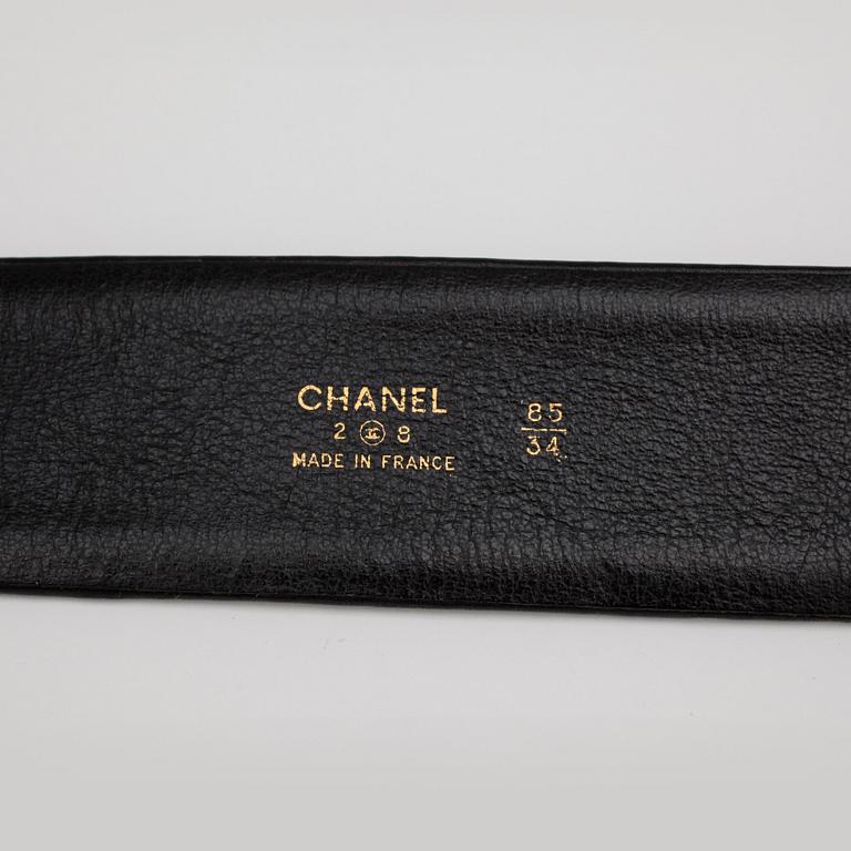CHANEL, a black leather belt with two chains.