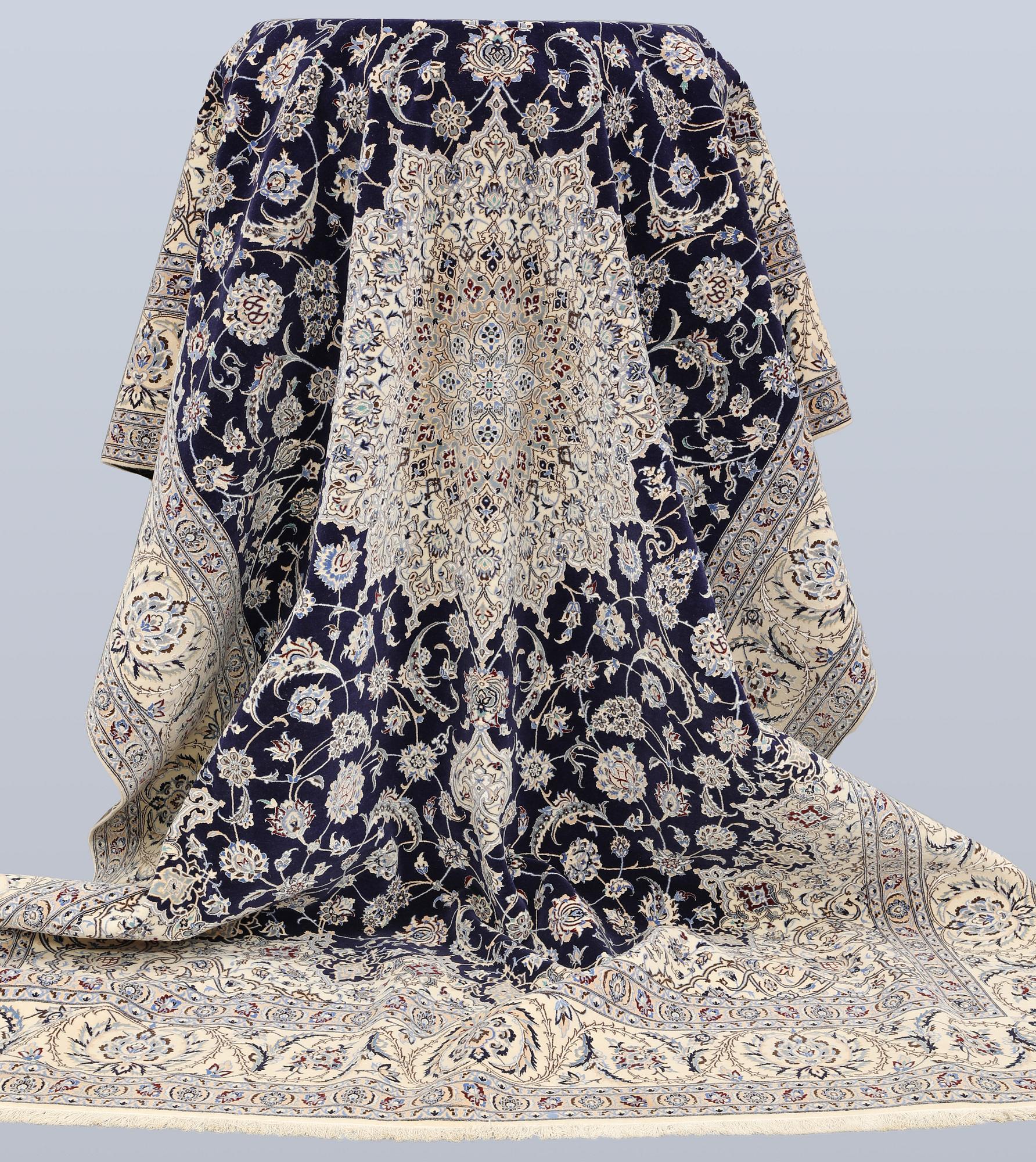 A part silk Nain carpet, so-called 4LAA, approx. 318 x 219 cm.