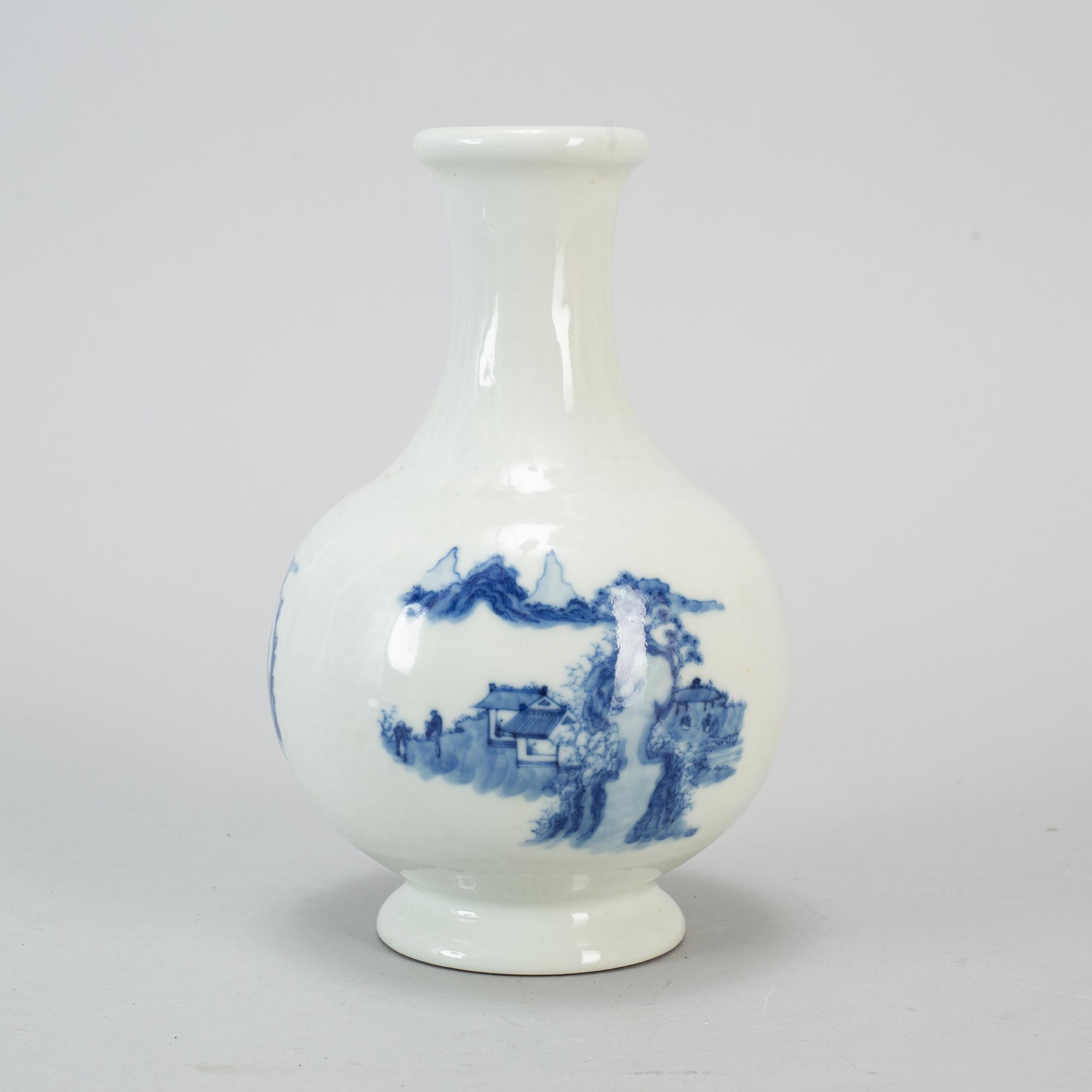 A Chinee blue and white vase, 20th century.