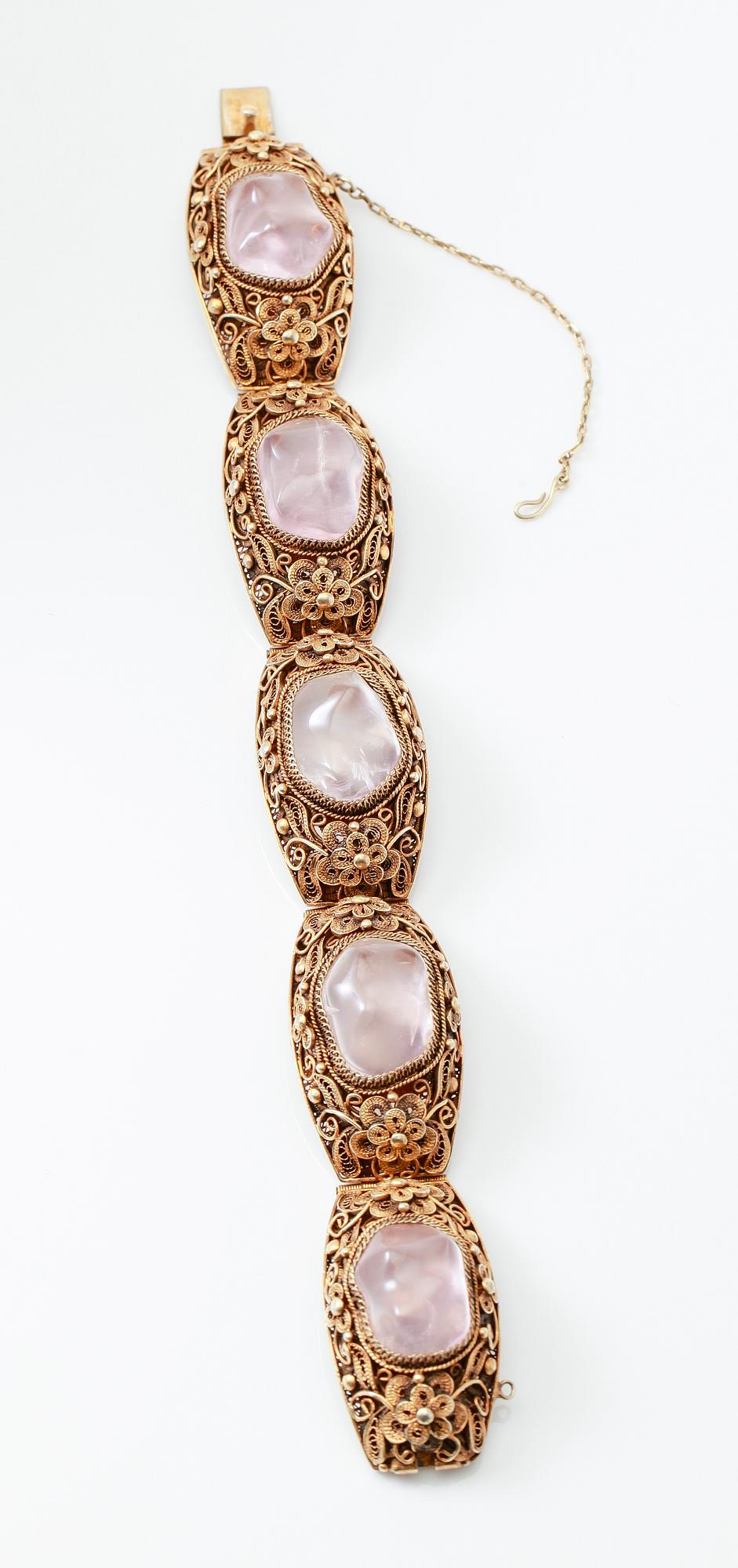 ARMBAND, förgyllt silver och rosatonade stenar, 1900-talets första hälft.