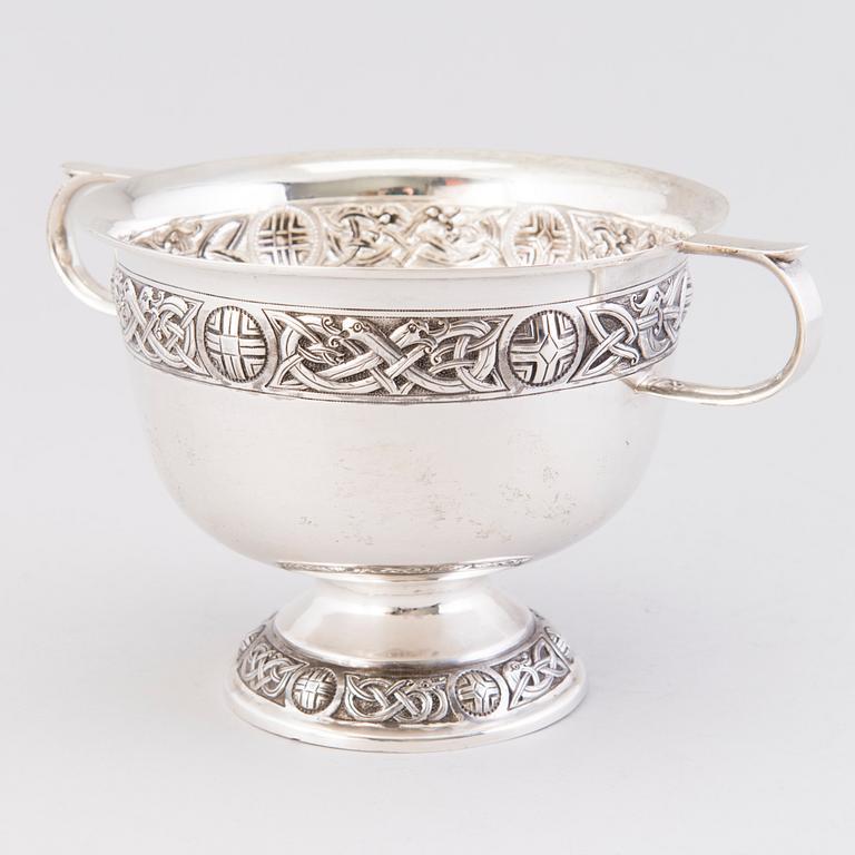A footed silver bowl, mark of Edmond Johnson, E. Johnson Ltd, Dublin Ireland 1913.