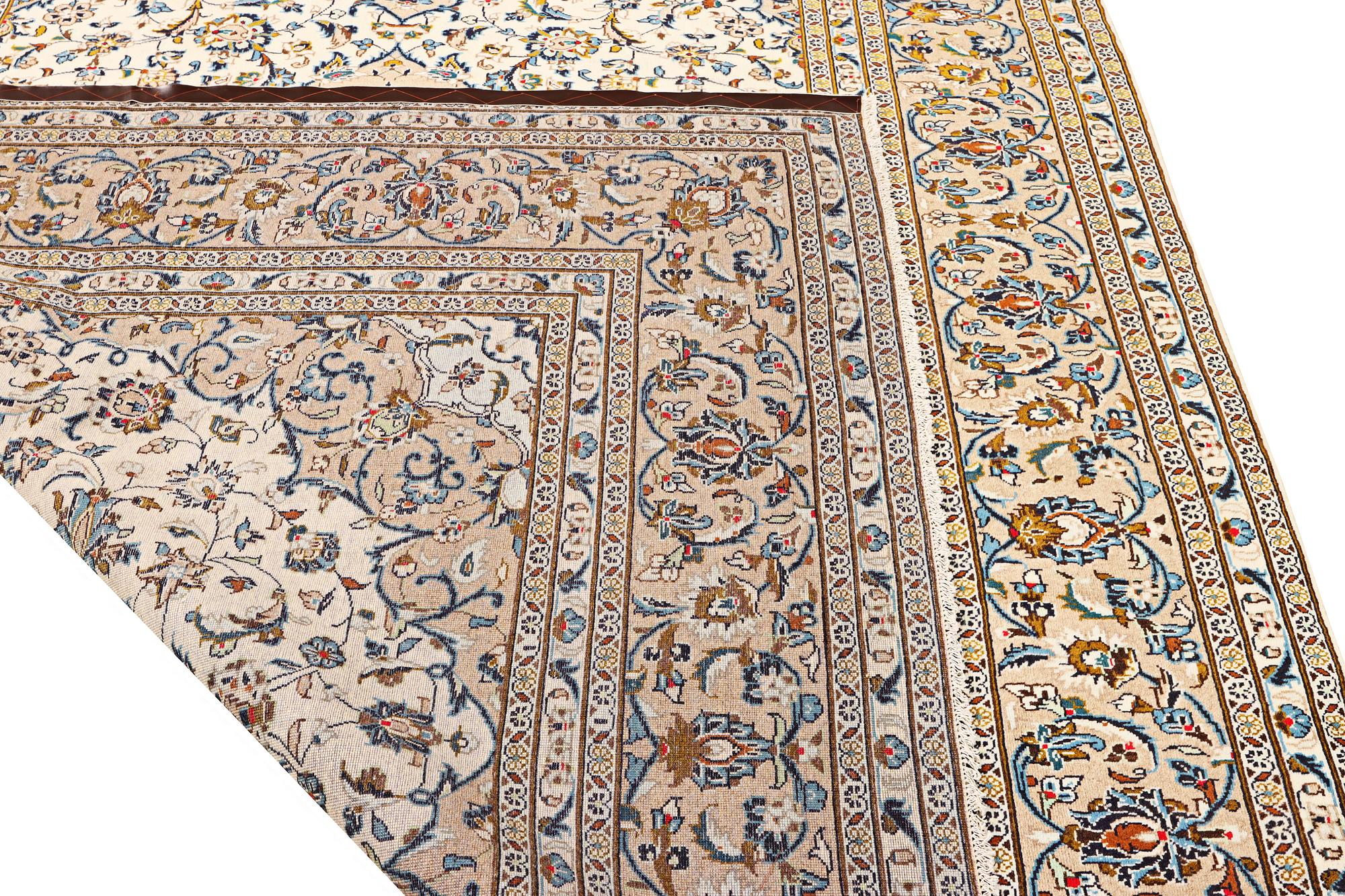A Kashan carpet, a. 340 x 242 cm.