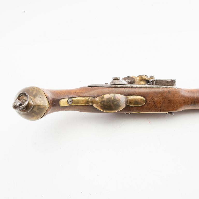 Flintlåspistoler, två stycken, arabisk märkning, 1700-/1800-tal.