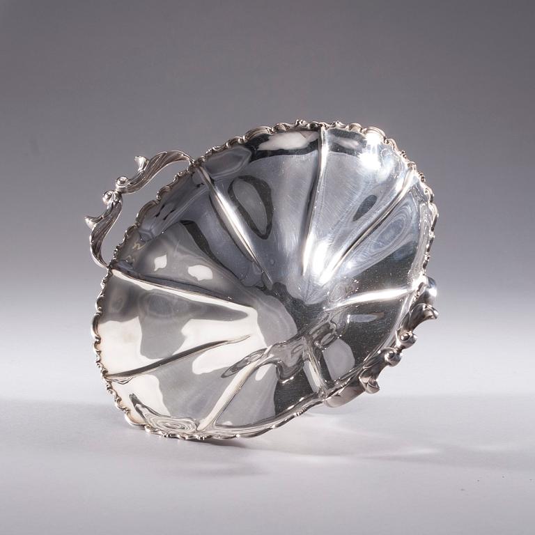 SKÅL PÅ FOT, silver, Tavastehus 1949/1950. Vikt 361 g.