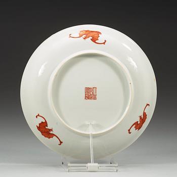 A set of 11 dragon dishes, late Qing dynasty (1644-1912).