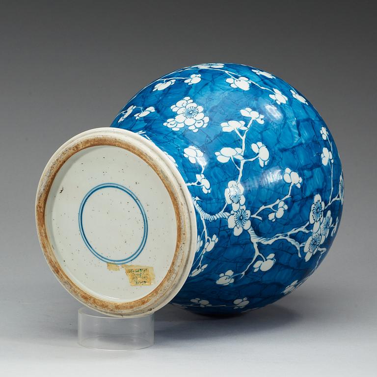 URNA, porslin. Qing dynastin, Kangxi (1662-1722).
