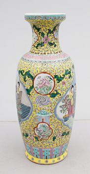GOLVURNA, porslin, Kina, 1900-tal.