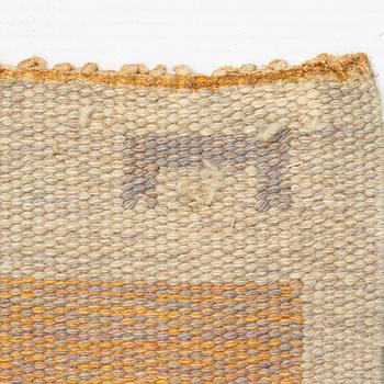 Agda Österberg, matta, rölakan, ca 304,5 x 199,5 cm, baksidan med broderad signatur.