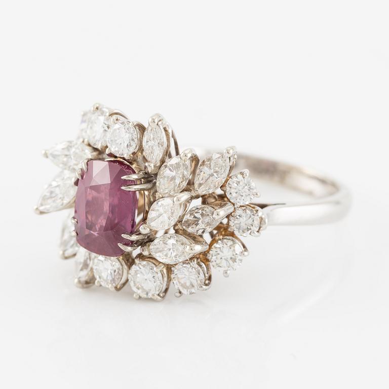 Ring 18K white gold with a ruby and navette- and brilliant-cut diamonds.