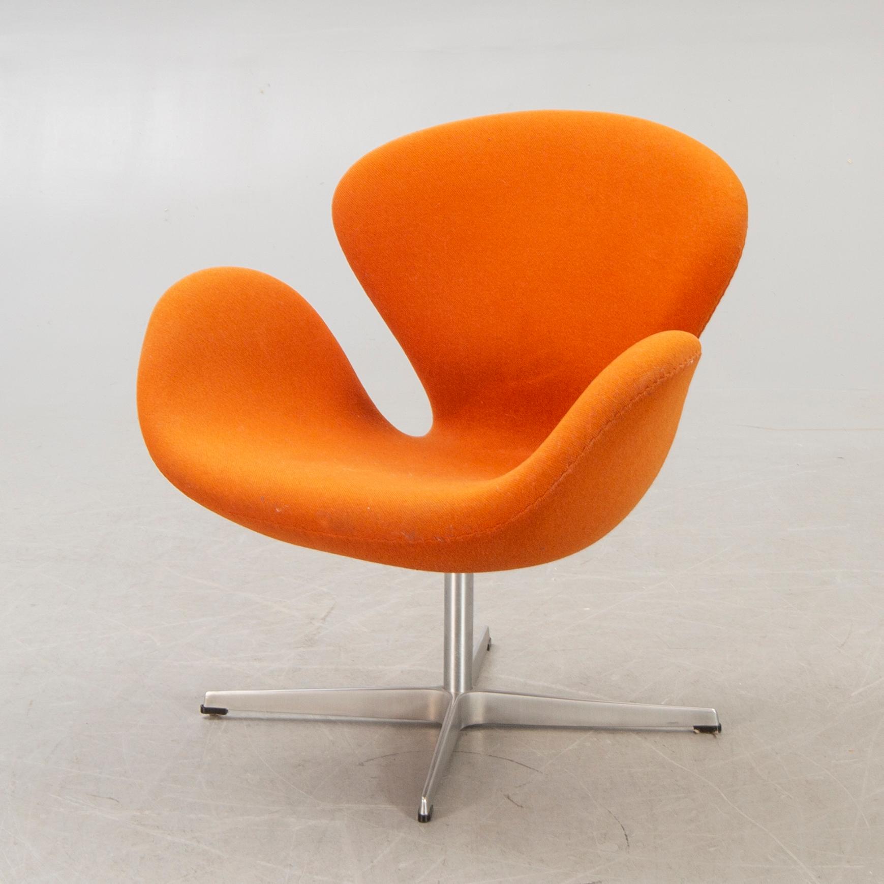 Arne Jacobsen, armchair, "Svanen", Fritz Hansen, Denmark, 2000.