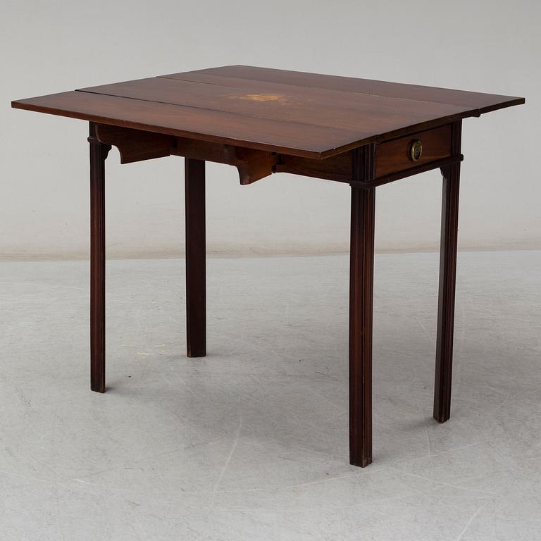 BORD med klaffar, sengustavianskt stockholmsarbete, omkring 1800.