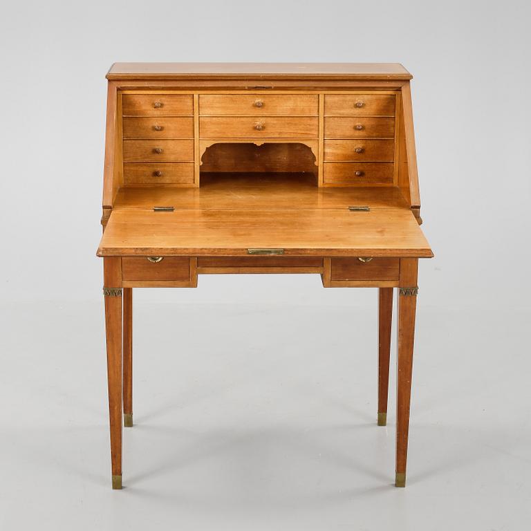 SNEDKLAFFSEKRETÄR, gustaviansk stil, 1900-talets mitt.