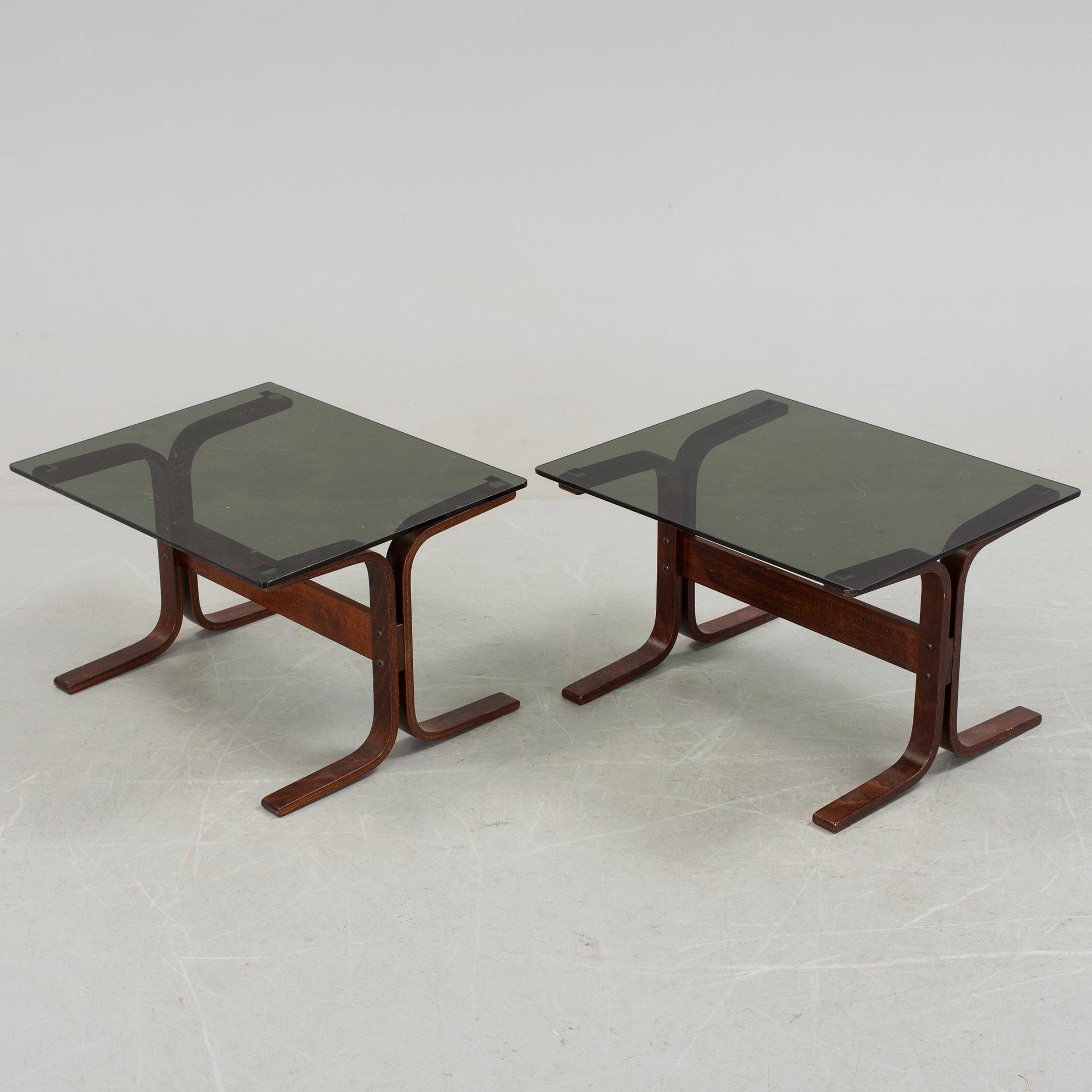A pair of 1970s "Siesta", easy chairs and sofa tables by Ingmar Relling, Norge.