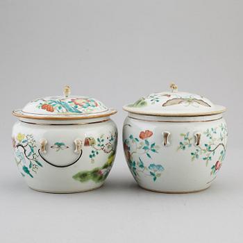A group of two famille rose jars with covers, Qing dynasty, late 19th century.