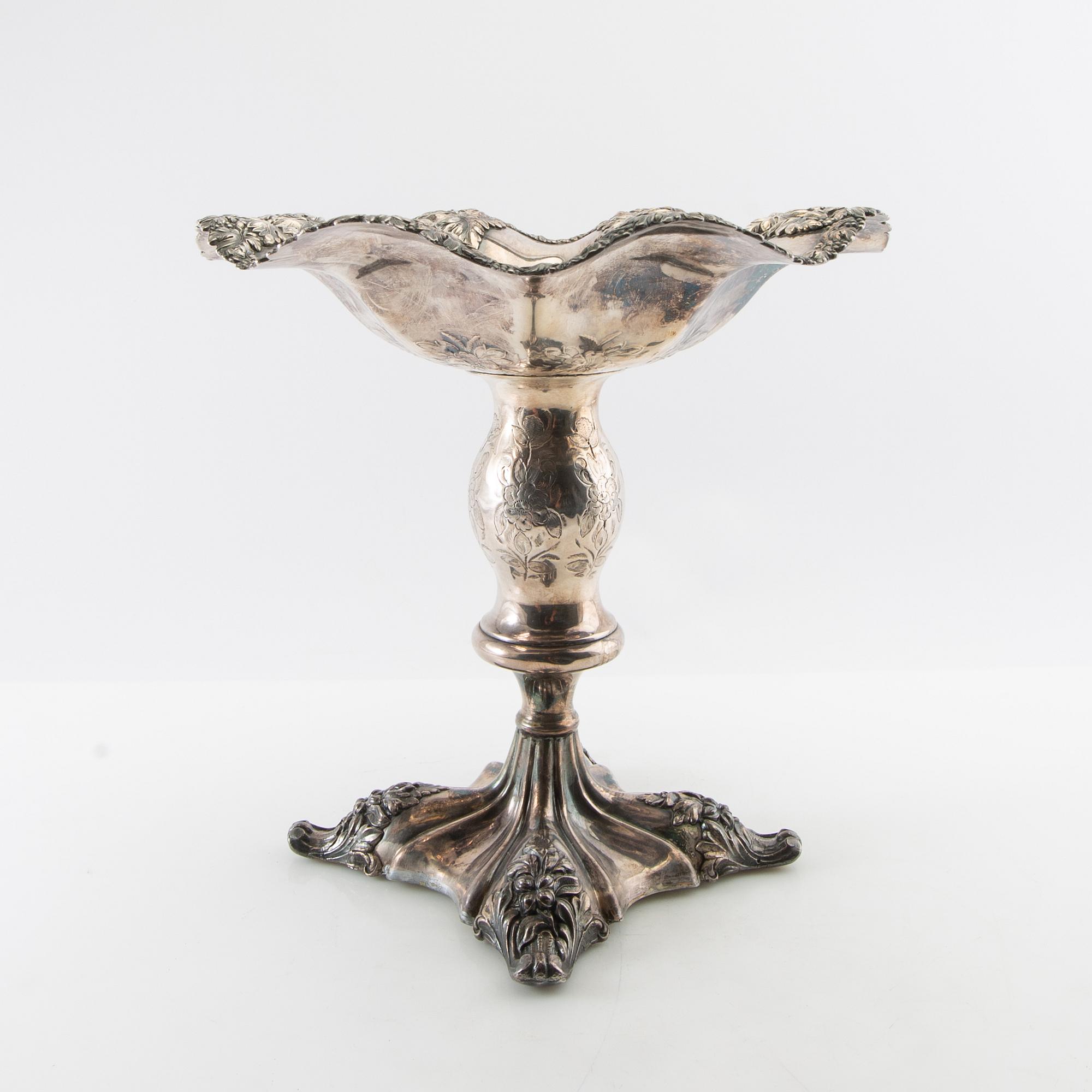 Goblet on foot, Rococo style, first half/mid 20th century, silver plate.