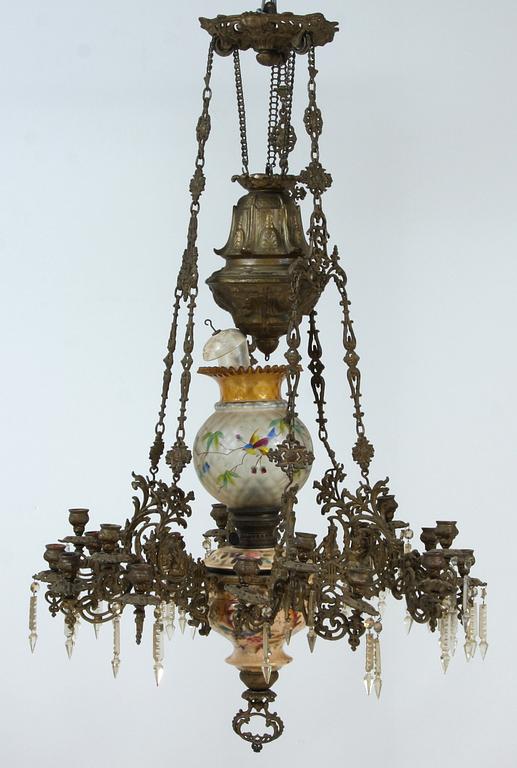 TAKFOTOGENLAMPA, majolika, 1800/1900-tal. H 120.