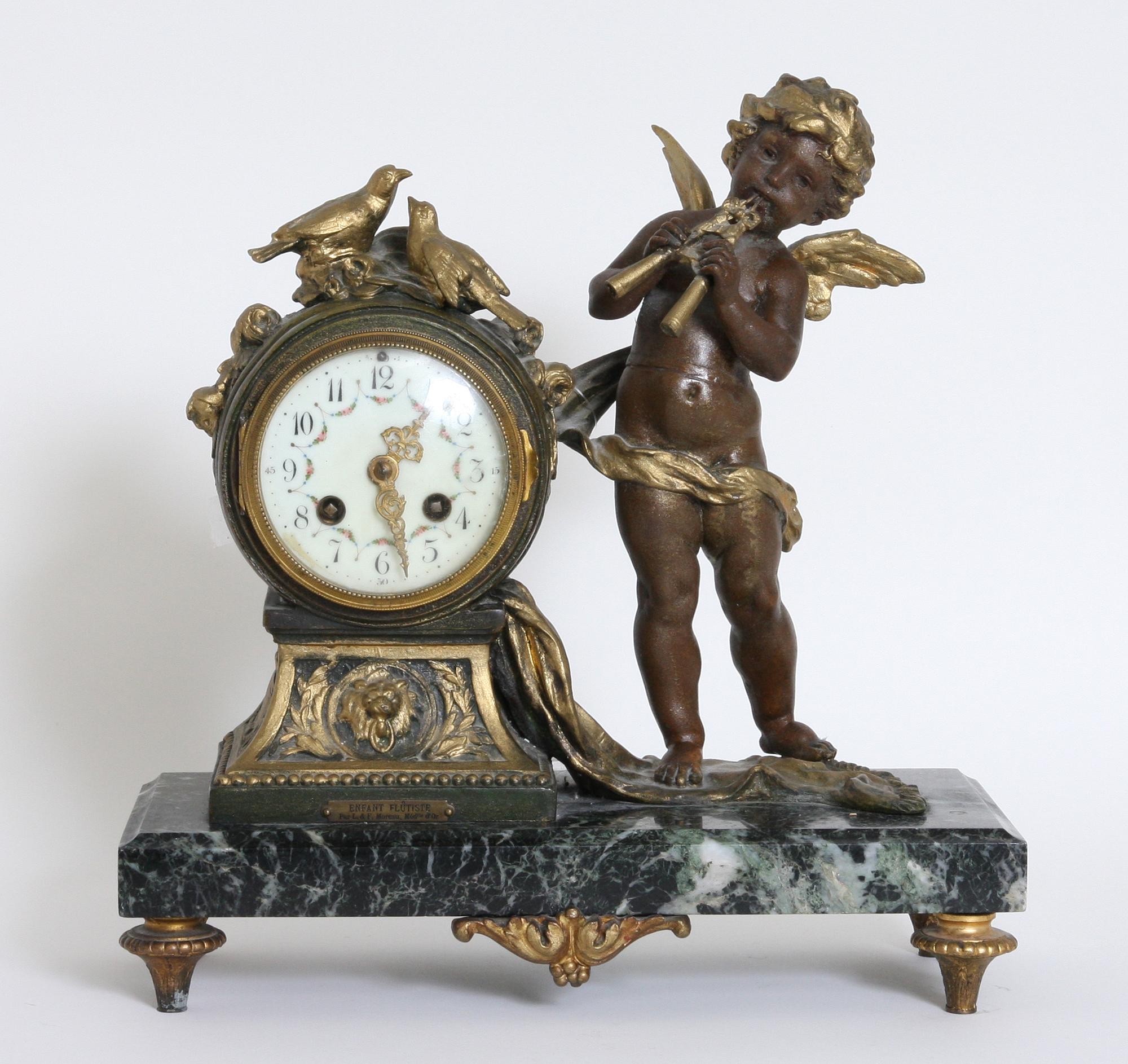 BORDSPENDYL samt URNOR, 2 st, Louis XVI-stil, 1900-tal.