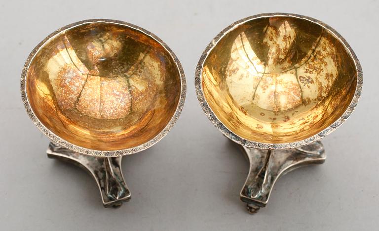 SALTKAR, 1 par, silver, Alexander Magnus Lundström, Visby 1827. Vikt ca 99 g.